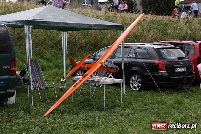 Zdjęcie w galerii na portalu naszraciborz.pl: Latać każdy może, czyli VII Międzynarodowy Piknik Modelarski w Raciborzu wiadomości z regionu