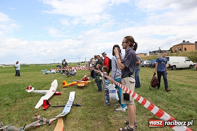 Zdjęcie w galerii na portalu naszraciborz.pl: Latać każdy może, czyli VII Międzynarodowy Piknik Modelarski w Raciborzu wiadomości z regionu