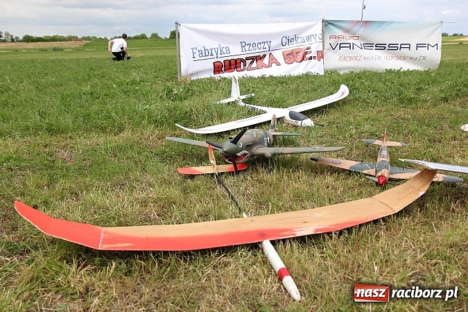 Zdjęcie w galerii na portalu naszraciborz.pl: Latać każdy może, czyli VII Międzynarodowy Piknik Modelarski w Raciborzu wiadomości z regionu