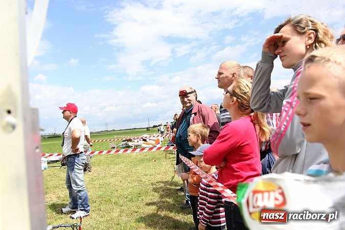 Zdjęcie w galerii na portalu naszraciborz.pl: Latać każdy może, czyli VII Międzynarodowy Piknik Modelarski w Raciborzu wiadomości z regionu