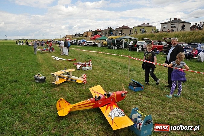 Zdjęcie w galerii na portalu naszraciborz.pl: Latać każdy może, czyli VII Międzynarodowy Piknik Modelarski w Raciborzu wiadomości z regionu