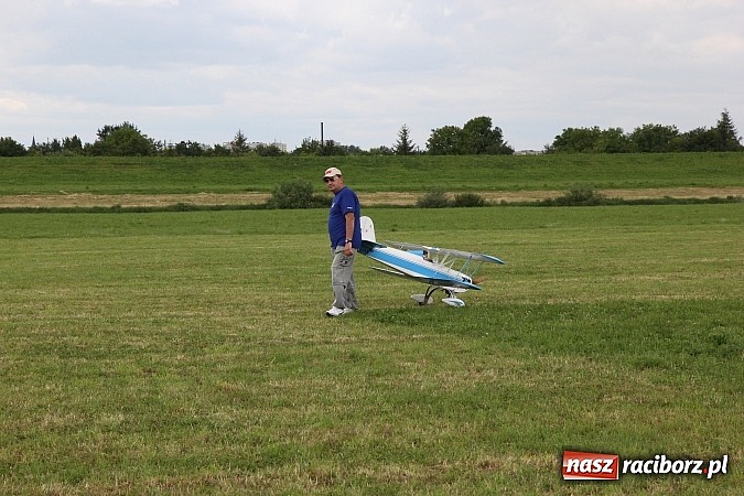 Zdjęcie w galerii na portalu naszraciborz.pl: Latać każdy może, czyli VII Międzynarodowy Piknik Modelarski w Raciborzu wiadomości z regionu