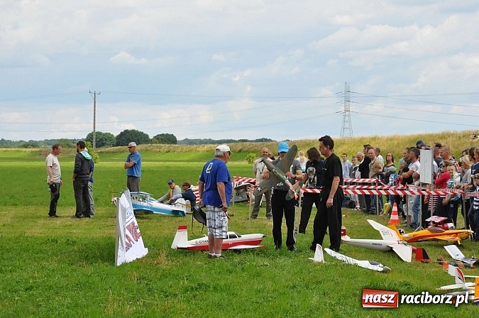 Zdjęcie w galerii na portalu naszraciborz.pl: Latać każdy może, czyli VII Międzynarodowy Piknik Modelarski w Raciborzu wiadomości z regionu