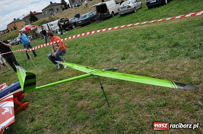 Zdjęcie w galerii na portalu naszraciborz.pl: Latać każdy może, czyli VII Międzynarodowy Piknik Modelarski w Raciborzu wiadomości z regionu