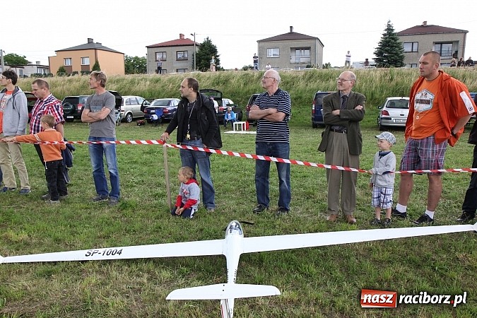 Zdjęcie w galerii na portalu naszraciborz.pl: Latać każdy może, czyli VII Międzynarodowy Piknik Modelarski w Raciborzu wiadomości z regionu