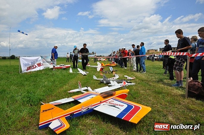 Zdjęcie w galerii na portalu naszraciborz.pl: Latać każdy może, czyli VII Międzynarodowy Piknik Modelarski w Raciborzu wiadomości z regionu