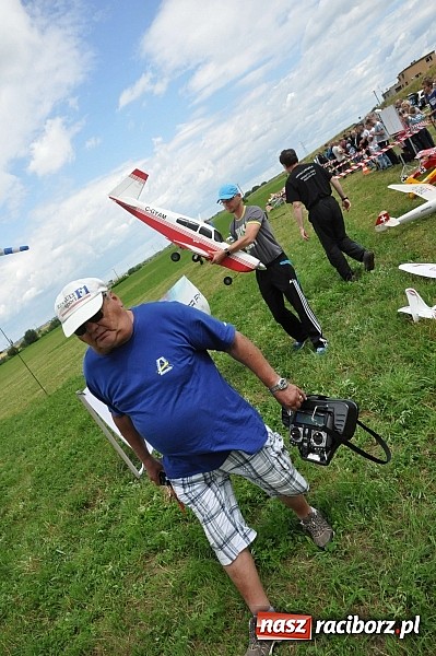 Zdjęcie w galerii na portalu naszraciborz.pl: Latać każdy może, czyli VII Międzynarodowy Piknik Modelarski w Raciborzu wiadomości z regionu