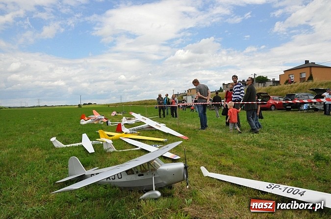 Zdjęcie w galerii na portalu naszraciborz.pl: Latać każdy może, czyli VII Międzynarodowy Piknik Modelarski w Raciborzu wiadomości z regionu