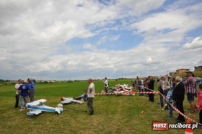 Zdjęcie w galerii na portalu naszraciborz.pl: Latać każdy może, czyli VII Międzynarodowy Piknik Modelarski w Raciborzu wiadomości z regionu