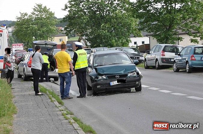 Zdjęcie w galerii na portalu naszraciborz.pl: Kraksa pomiędzy Kornowacem a Rzuchowem wiadomości z regionu