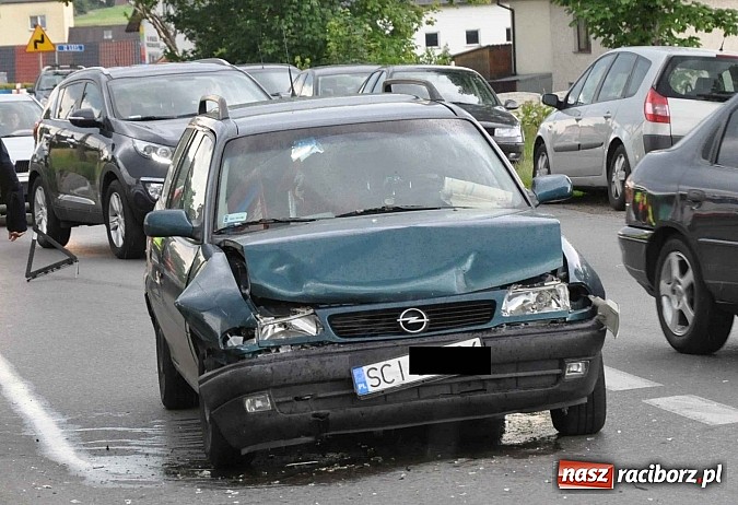 Zdjęcie w galerii na portalu naszraciborz.pl: Kraksa pomiędzy Kornowacem a Rzuchowem wiadomości z regionu