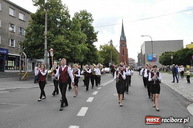 Zdjęcie w galerii na portalu naszraciborz.pl: Daniel Olbrychski jako król Jan III Sobieski na przemarszu z okazji Dni Raciborza wiadomości z regionu