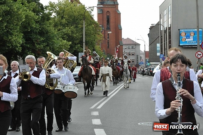 Zdjęcie w galerii na portalu naszraciborz.pl: Daniel Olbrychski jako król Jan III Sobieski na przemarszu z okazji Dni Raciborza wiadomości z regionu