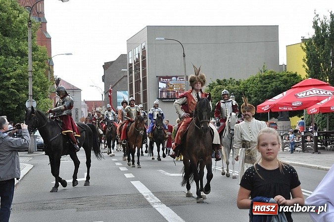 Zdjęcie w galerii na portalu naszraciborz.pl: Daniel Olbrychski jako król Jan III Sobieski na przemarszu z okazji Dni Raciborza wiadomości z regionu
