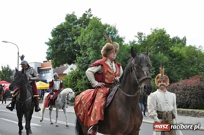 Zdjęcie w galerii na portalu naszraciborz.pl: Daniel Olbrychski jako król Jan III Sobieski na przemarszu z okazji Dni Raciborza wiadomości z regionu