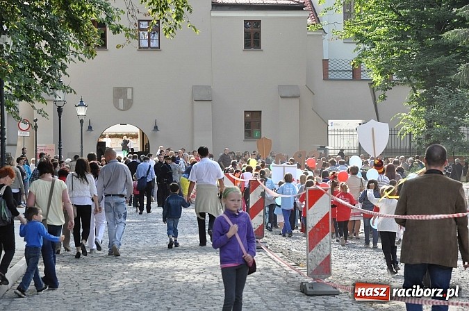 Zdjęcie w galerii na portalu naszraciborz.pl: Daniel Olbrychski jako król Jan III Sobieski na przemarszu z okazji Dni Raciborza wiadomości z regionu