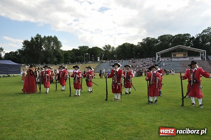 Zdjęcie w galerii na portalu naszraciborz.pl: Daniel Olbrychski jako król Jan III Sobieski na przemarszu z okazji Dni Raciborza wiadomości z regionu