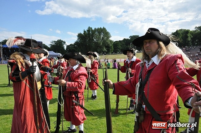 Zdjęcie w galerii na portalu naszraciborz.pl: Daniel Olbrychski jako król Jan III Sobieski na przemarszu z okazji Dni Raciborza wiadomości z regionu