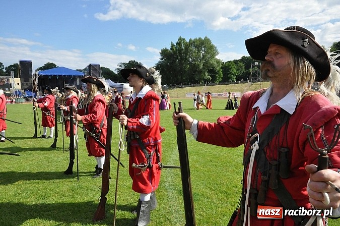Zdjęcie w galerii na portalu naszraciborz.pl: Daniel Olbrychski jako król Jan III Sobieski na przemarszu z okazji Dni Raciborza wiadomości z regionu