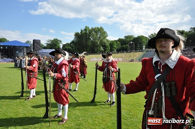 Zdjęcie w galerii na portalu naszraciborz.pl: Daniel Olbrychski jako król Jan III Sobieski na przemarszu z okazji Dni Raciborza wiadomości z regionu