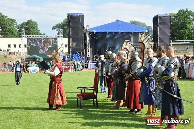 Zdjęcie w galerii na portalu naszraciborz.pl: Daniel Olbrychski jako król Jan III Sobieski na przemarszu z okazji Dni Raciborza wiadomości z regionu