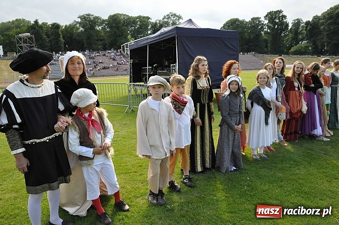 Zdjęcie w galerii na portalu naszraciborz.pl: Daniel Olbrychski jako król Jan III Sobieski na przemarszu z okazji Dni Raciborza wiadomości z regionu