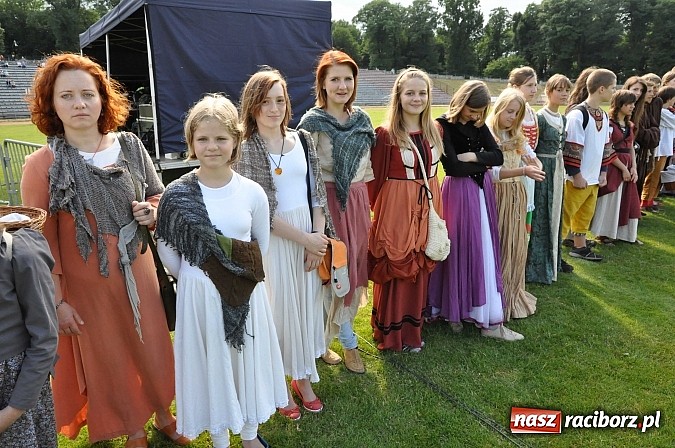 Zdjęcie w galerii na portalu naszraciborz.pl: Daniel Olbrychski jako król Jan III Sobieski na przemarszu z okazji Dni Raciborza wiadomości z regionu