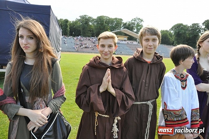 Zdjęcie w galerii na portalu naszraciborz.pl: Daniel Olbrychski jako król Jan III Sobieski na przemarszu z okazji Dni Raciborza wiadomości z regionu