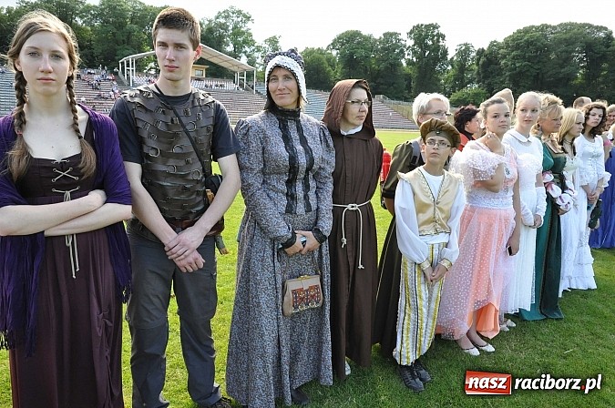 Zdjęcie w galerii na portalu naszraciborz.pl: Daniel Olbrychski jako król Jan III Sobieski na przemarszu z okazji Dni Raciborza wiadomości z regionu