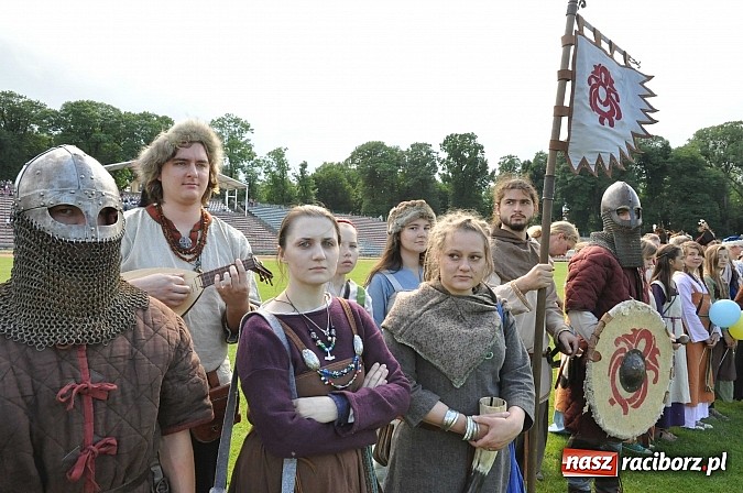 Zdjęcie w galerii na portalu naszraciborz.pl: Daniel Olbrychski jako król Jan III Sobieski na przemarszu z okazji Dni Raciborza wiadomości z regionu