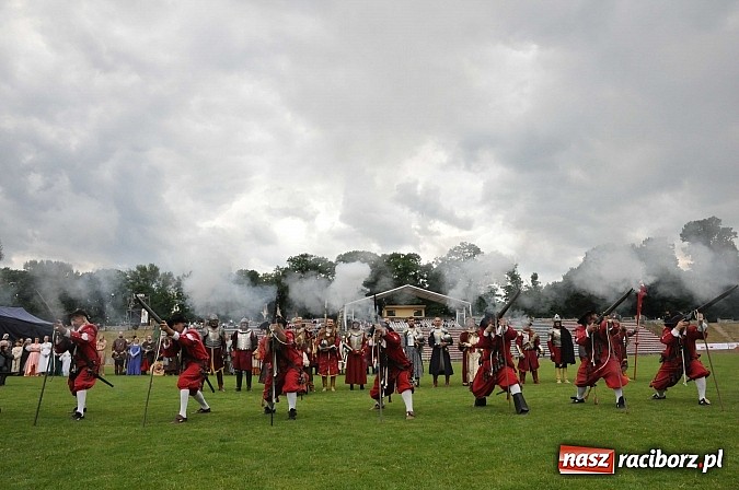 Zdjęcie w galerii na portalu naszraciborz.pl: Daniel Olbrychski jako król Jan III Sobieski na przemarszu z okazji Dni Raciborza wiadomości z regionu
