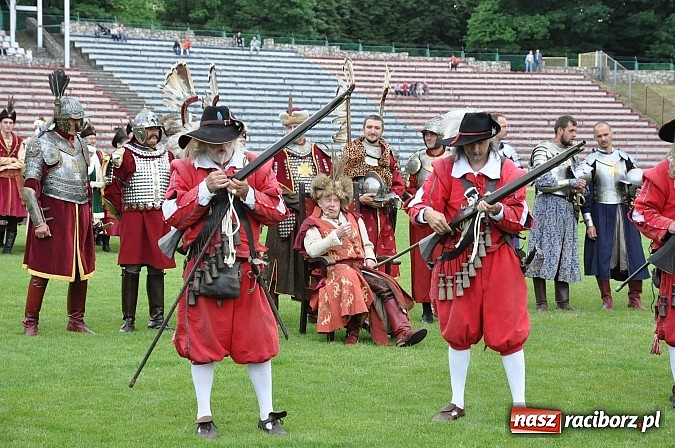 Zdjęcie w galerii na portalu naszraciborz.pl: Daniel Olbrychski jako król Jan III Sobieski na przemarszu z okazji Dni Raciborza wiadomości z regionu