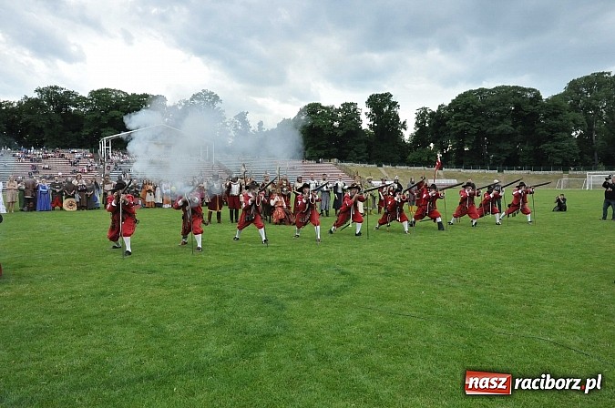Zdjęcie w galerii na portalu naszraciborz.pl: Daniel Olbrychski jako król Jan III Sobieski na przemarszu z okazji Dni Raciborza wiadomości z regionu