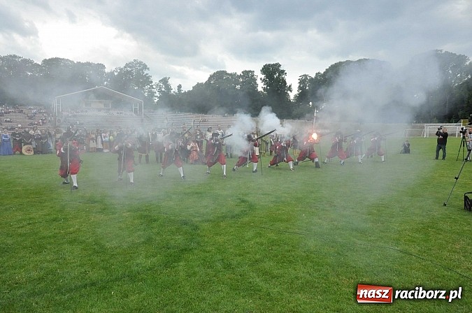 Zdjęcie w galerii na portalu naszraciborz.pl: Daniel Olbrychski jako król Jan III Sobieski na przemarszu z okazji Dni Raciborza wiadomości z regionu