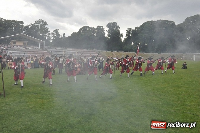 Zdjęcie w galerii na portalu naszraciborz.pl: Daniel Olbrychski jako król Jan III Sobieski na przemarszu z okazji Dni Raciborza wiadomości z regionu