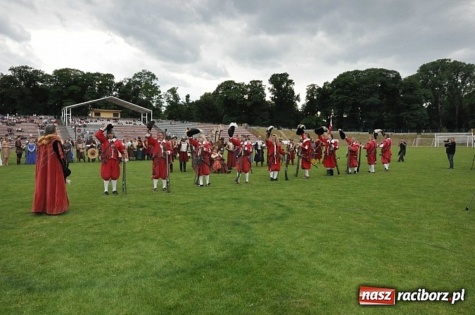 Zdjęcie w galerii na portalu naszraciborz.pl: Daniel Olbrychski jako król Jan III Sobieski na przemarszu z okazji Dni Raciborza wiadomości z regionu