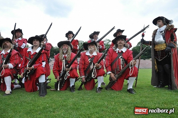 Zdjęcie w galerii na portalu naszraciborz.pl: Daniel Olbrychski jako król Jan III Sobieski na przemarszu z okazji Dni Raciborza wiadomości z regionu