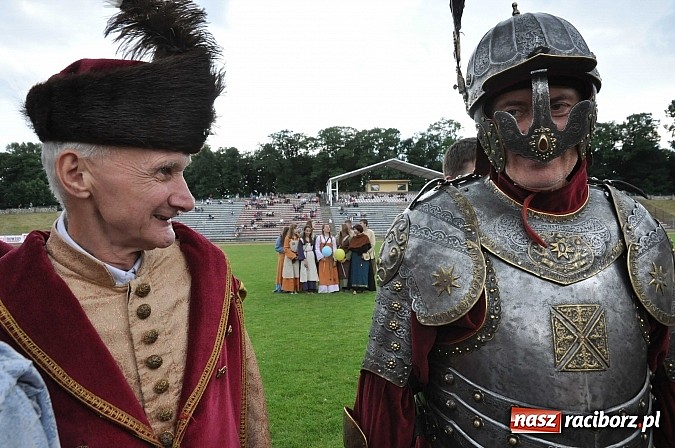 Zdjęcie w galerii na portalu naszraciborz.pl: Daniel Olbrychski jako król Jan III Sobieski na przemarszu z okazji Dni Raciborza wiadomości z regionu