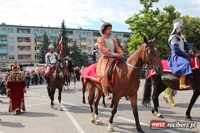 Zdjęcie w galerii na portalu naszraciborz.pl: Daniel Olbrychski jako król Jan III Sobieski na przemarszu z okazji Dni Raciborza wiadomości z regionu