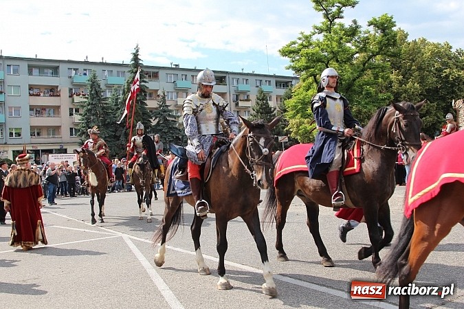 Zdjęcie w galerii na portalu naszraciborz.pl: Daniel Olbrychski jako król Jan III Sobieski na przemarszu z okazji Dni Raciborza wiadomości z regionu