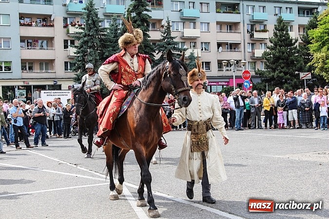 Zdjęcie w galerii na portalu naszraciborz.pl: Daniel Olbrychski jako król Jan III Sobieski na przemarszu z okazji Dni Raciborza wiadomości z regionu