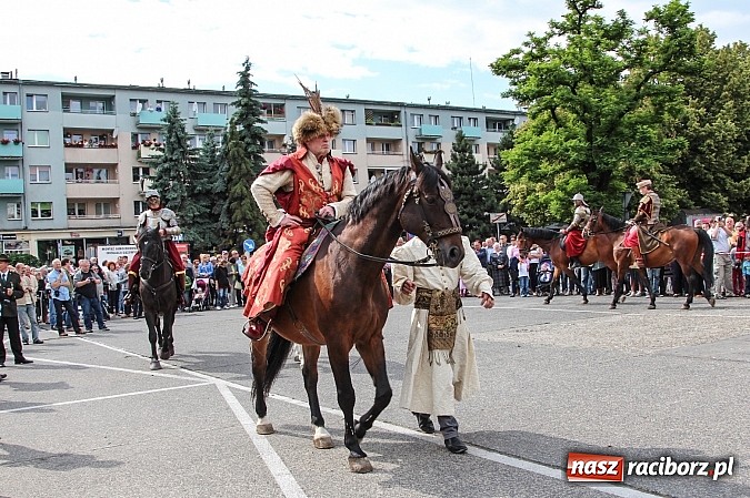 Zdjęcie w galerii na portalu naszraciborz.pl: Daniel Olbrychski jako król Jan III Sobieski na przemarszu z okazji Dni Raciborza wiadomości z regionu