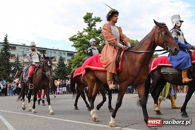 Zdjęcie w galerii na portalu naszraciborz.pl: Daniel Olbrychski jako król Jan III Sobieski na przemarszu z okazji Dni Raciborza wiadomości z regionu