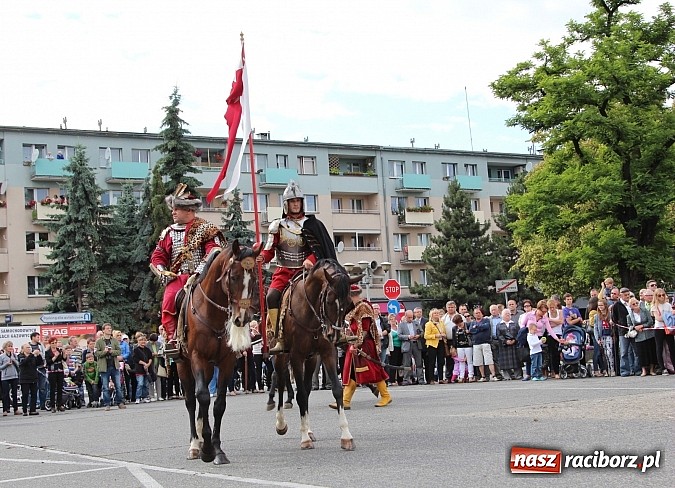 Zdjęcie w galerii na portalu naszraciborz.pl: Daniel Olbrychski jako król Jan III Sobieski na przemarszu z okazji Dni Raciborza wiadomości z regionu