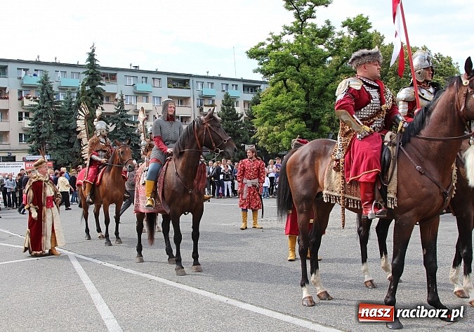 Zdjęcie w galerii na portalu naszraciborz.pl: Daniel Olbrychski jako król Jan III Sobieski na przemarszu z okazji Dni Raciborza wiadomości z regionu