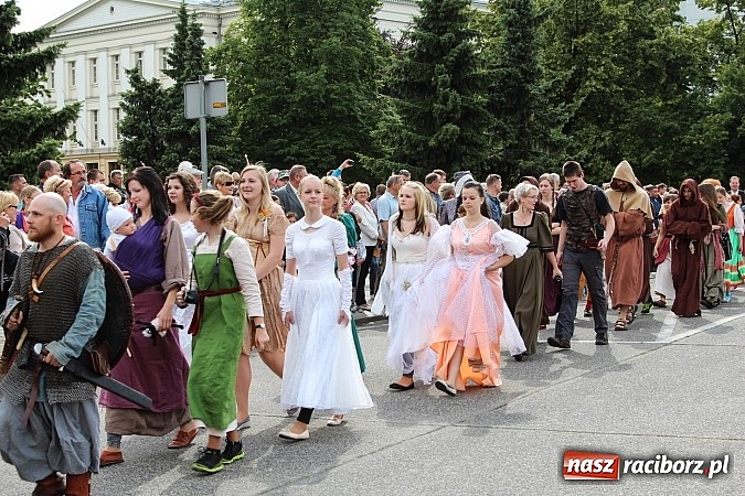 Zdjęcie w galerii na portalu naszraciborz.pl: Daniel Olbrychski jako król Jan III Sobieski na przemarszu z okazji Dni Raciborza wiadomości z regionu