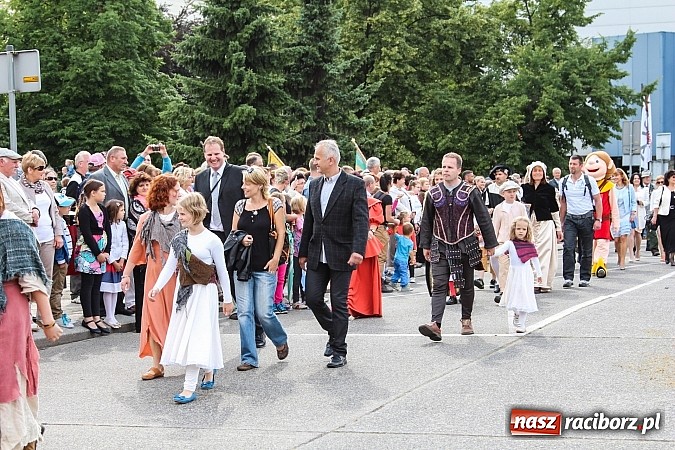 Zdjęcie w galerii na portalu naszraciborz.pl: Daniel Olbrychski jako król Jan III Sobieski na przemarszu z okazji Dni Raciborza wiadomości z regionu