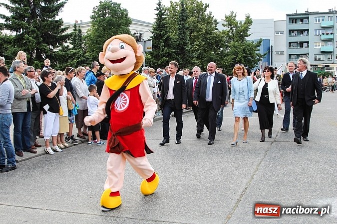 Zdjęcie w galerii na portalu naszraciborz.pl: Daniel Olbrychski jako król Jan III Sobieski na przemarszu z okazji Dni Raciborza wiadomości z regionu