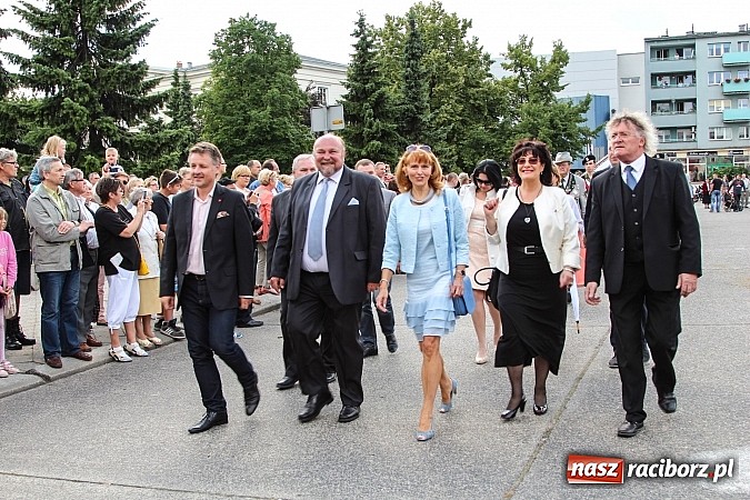 Zdjęcie w galerii na portalu naszraciborz.pl: Daniel Olbrychski jako król Jan III Sobieski na przemarszu z okazji Dni Raciborza wiadomości z regionu