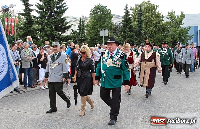 Zdjęcie w galerii na portalu naszraciborz.pl: Daniel Olbrychski jako król Jan III Sobieski na przemarszu z okazji Dni Raciborza wiadomości z regionu